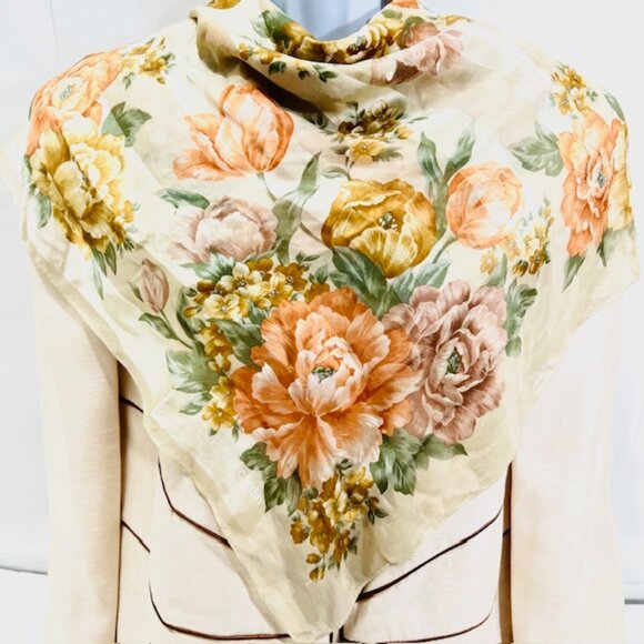 Vgt Pierre Cardin 100% Silk Scarf Chiffon Satin 34"Red beige gray Designed(42) - Picture 2 of 13